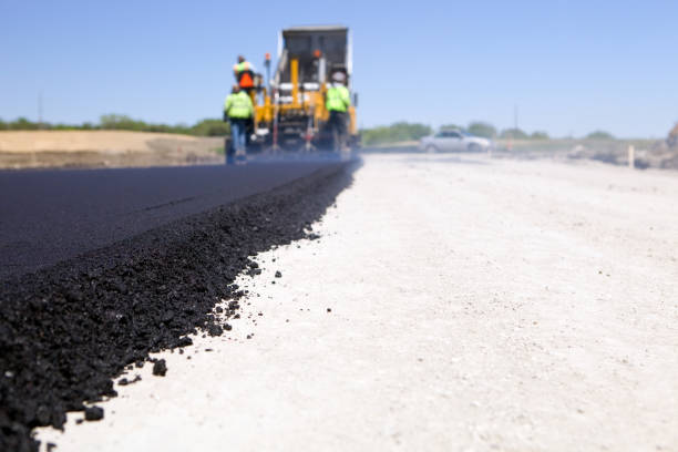 Best Driveway Paving Contractor  in North Lynnwood, WA